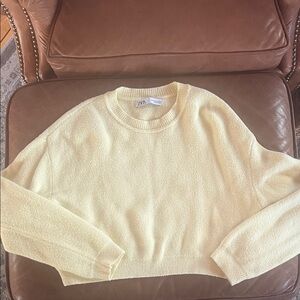 Zara Women's Light Yellow Crew Neck Sweater